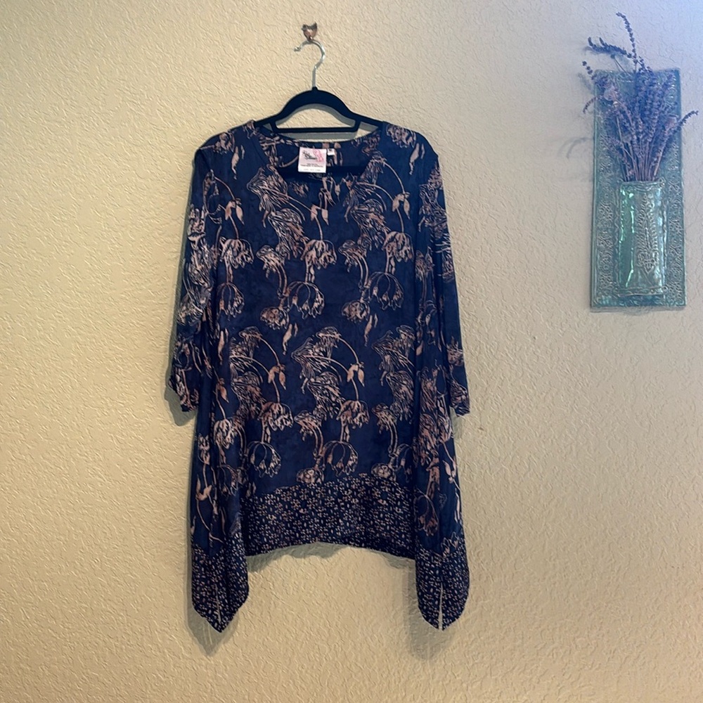 Brand new/ never worn long Tunic top, 3/4 sleeves. Handmade in Bali 100% Rayon